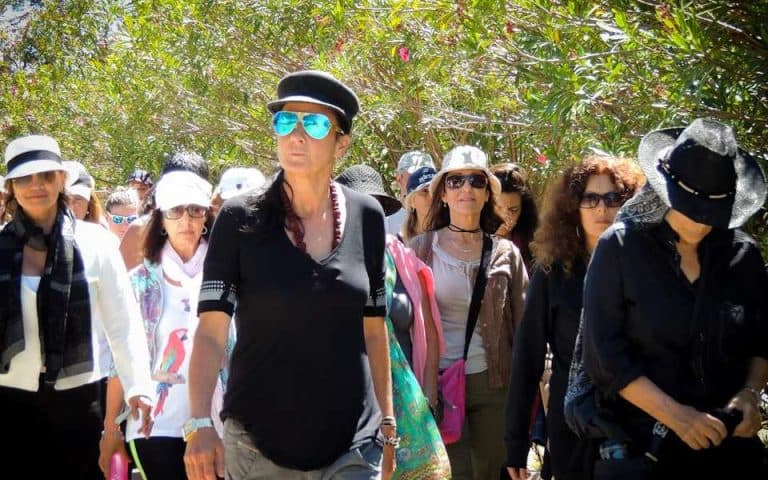 Primer Atestiguando con Isha del Verano – Centro Isha Uruguay Estamos emocionadísimos porque como siempre el centro está lleno de gente que ha llegado de todas partes para compartir este tiempo con Is