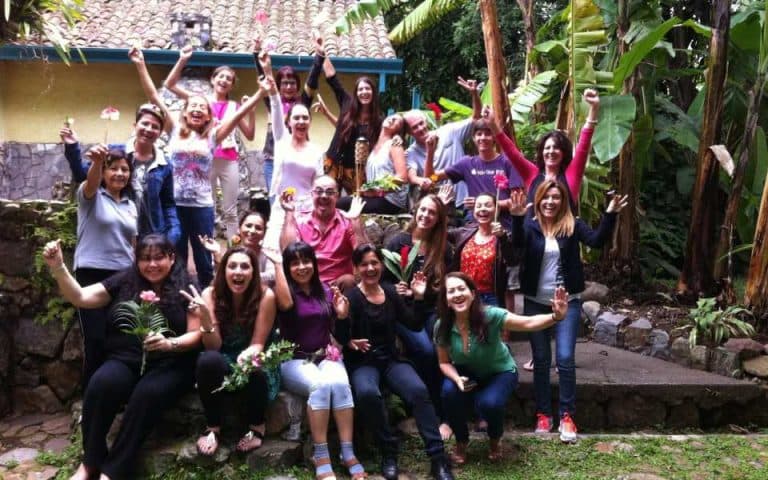 Sistema Isha en Costa Rica! Felices, felices, este fin de semana con un hermoso Seminario y Jornada de unificación!! Reuniendo a viejos estudiantes del Sistema, que no se veían desde hace muchos años,