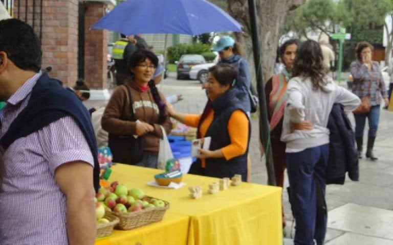 Lima se prepara a recibir a Isha la próxima semana Hola Annie amor Aquí estamos en Perú esperando la llegada de Isha . Ya las librerías Crisol están anunciando su venida así como un día para que la ge