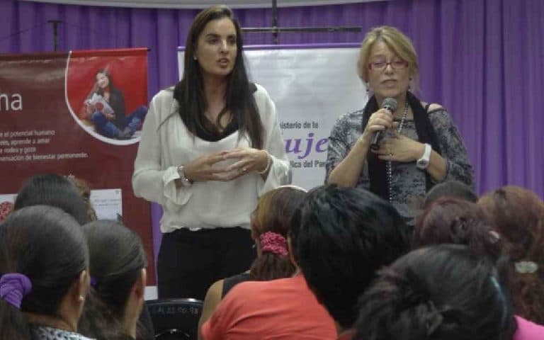 Isha en el ministerio de la mujer de asunción, Paraguay Agradecemos a la viceministra y todo su equipo al habernos recibido y permitirnos compartir con sus profesionales y mujeres asistidas esta intro