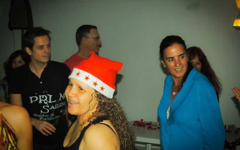 Navidad en la I Uruguay.Hola Annie, queremos compartir la increíble fiesta de Navidad que tuvimos aquí en «La I», Isha nos regaló un Darshan por la tarde y luego tuvimos una maravillosa cena y festejo