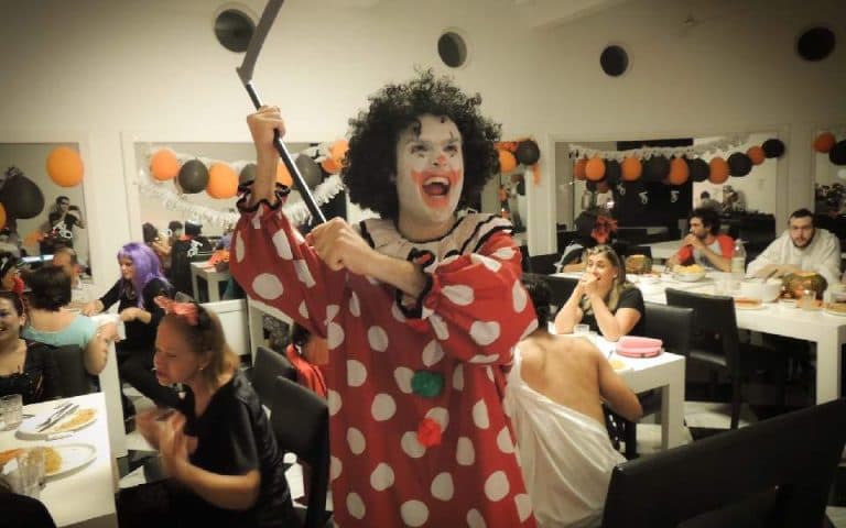 Sistema Isha Chile – Jornada, Seminario y Cierre de 8 Semanas en Olmué. Hola Annie,Te cuento que tuvimos una fiesta de Halloween terroríficamente increíble. Coincidió con el final del programa de 4 se
