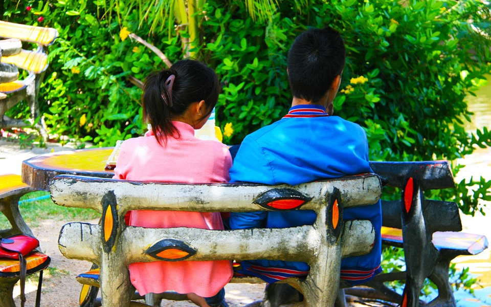 There are people who get completely lost in their relationships and only have eyes for their partner.