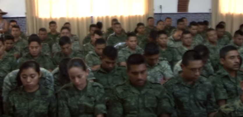 Soldados de la 24ª Zona Militar practicando durante el seminario