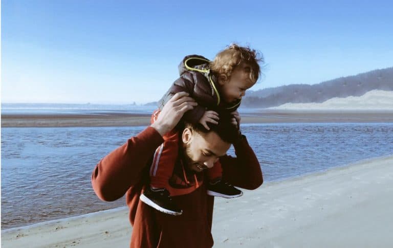 Criar a tu hijo con amor incondicional significa ser un padre sin miedo, sin necesidad de controlar.