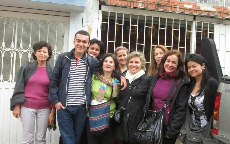 Isha Colombia -En Casa Corazones de la Fundación Niños de los Andes Un día hermoso de compartir con los chicos de Casa Corazones de la Fundación Niños de los Andes, con Bety realmente disfrutamos much