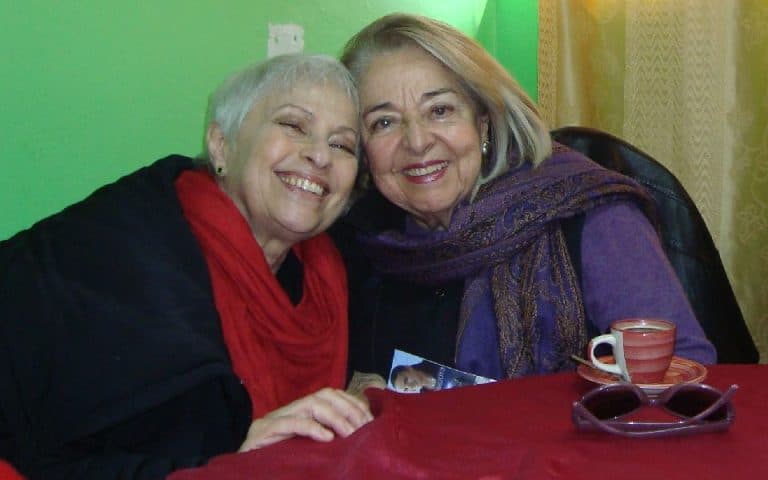 Fundación Isha Chile – Servicio Social en la Comuna de El Bosque, Santiago. Querida Annie: Ayer fué un día muy especial y maravilloso donde tuve la oportunidad de enseñar a cerca de 50 niños de la Esc