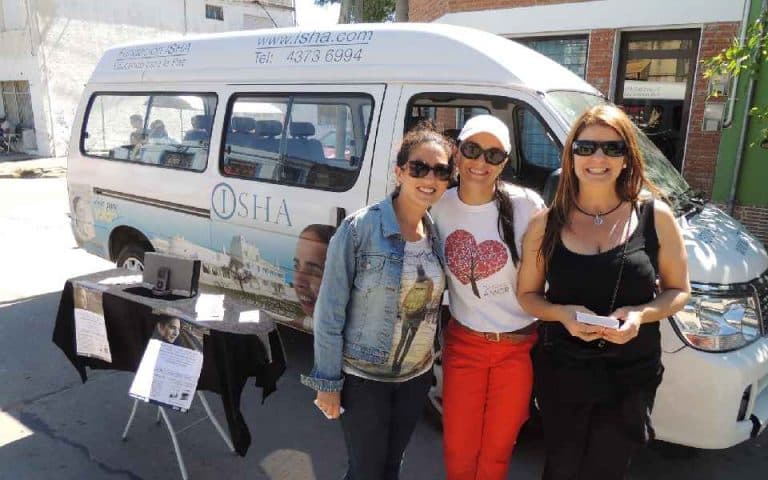 Fundación Isha Uruguay en Pando. Hola Annie. te cuento que con motivo del próximo Seminario Social que vamos a tener, hoy nos fuimos a la feria de Pando para informar a la gente y contarles acerca de