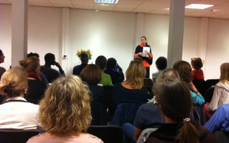 Conferencia y lanzamiento de lovefulnes, el segundo libro de Isha en Holandes El miércoles 3 se presentó en Amsterdam en Tree House con la organización de American Bookstore en Amsterdam y y Editorial