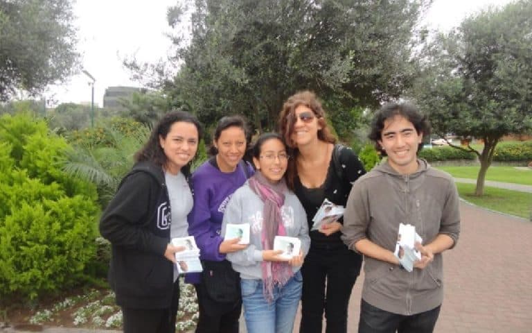 Lima, Perú se prepara para recibir a Isha Annie, te cuento que estuvimos con varios estudiantes durante todo el fin de semana repartiendo información acerca del sistema y del seminario-intensivo que I