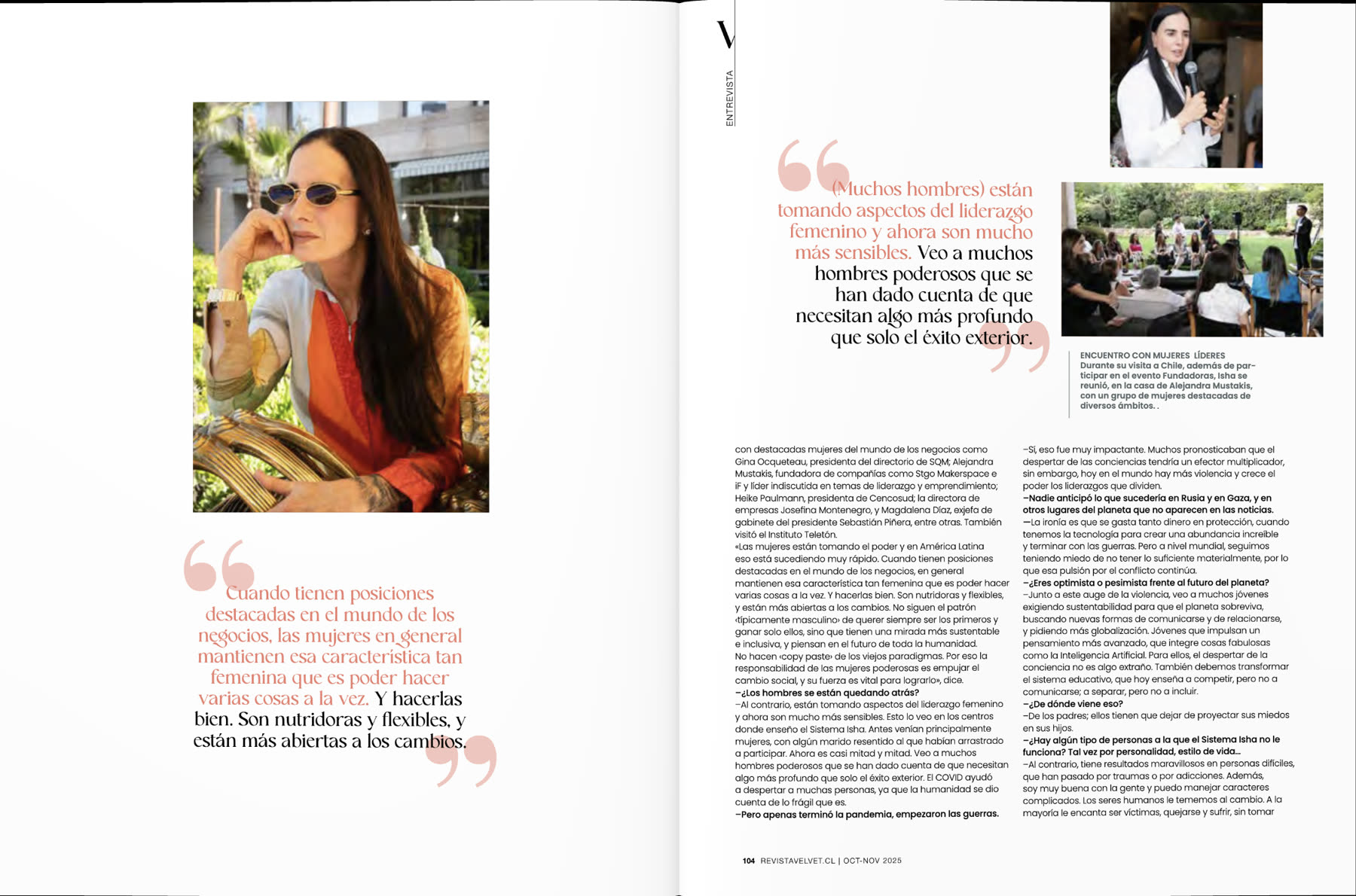 Double page of the interview with Isha Judd in Velvet magazine, with photos of her meeting with women leaders in Chile.