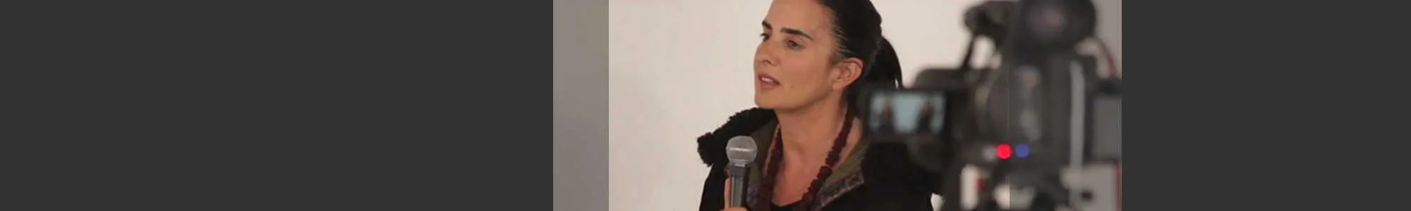 Isha habla en YouTube